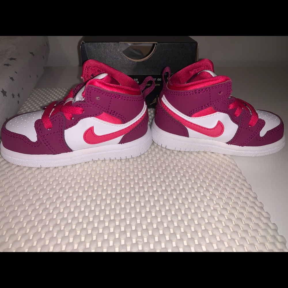 Nike Jordan’s 1 mid TD